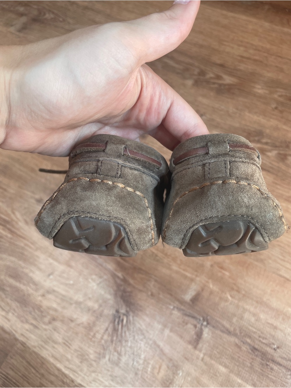 UGG Dakota Moccasins Slippers Brown Shearling Womens Size 9 - Picture 5 of 12